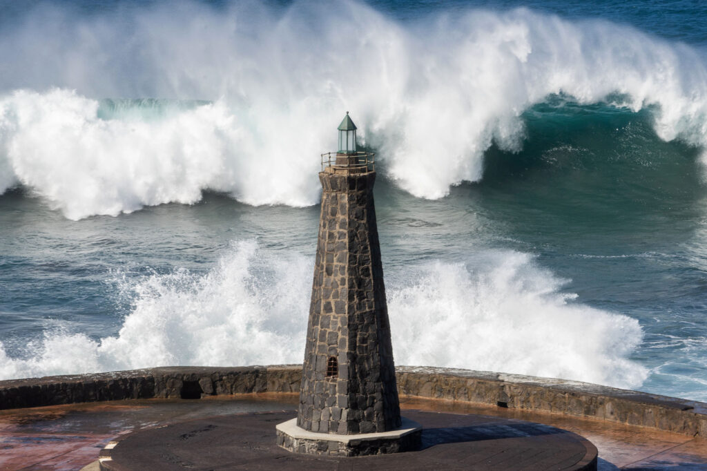 Lighthouse Waves